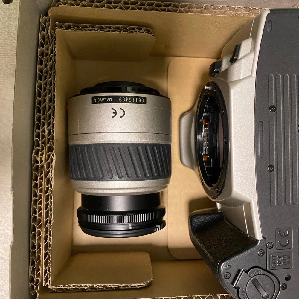 Minolta Maxxum QTsi 35mm SLR Film Camera AF 35-80mm Lens II w Case Works Like Nw